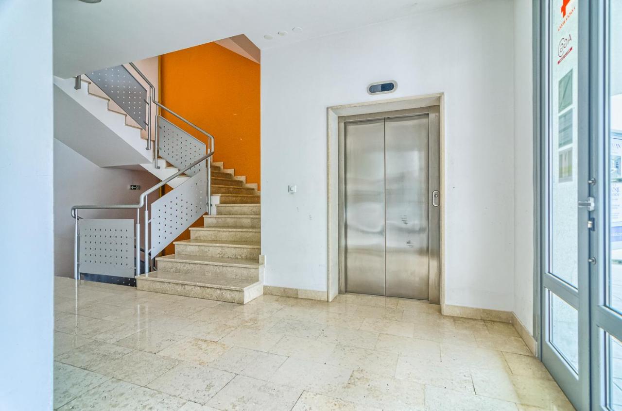 Silver Luxury Apartment
